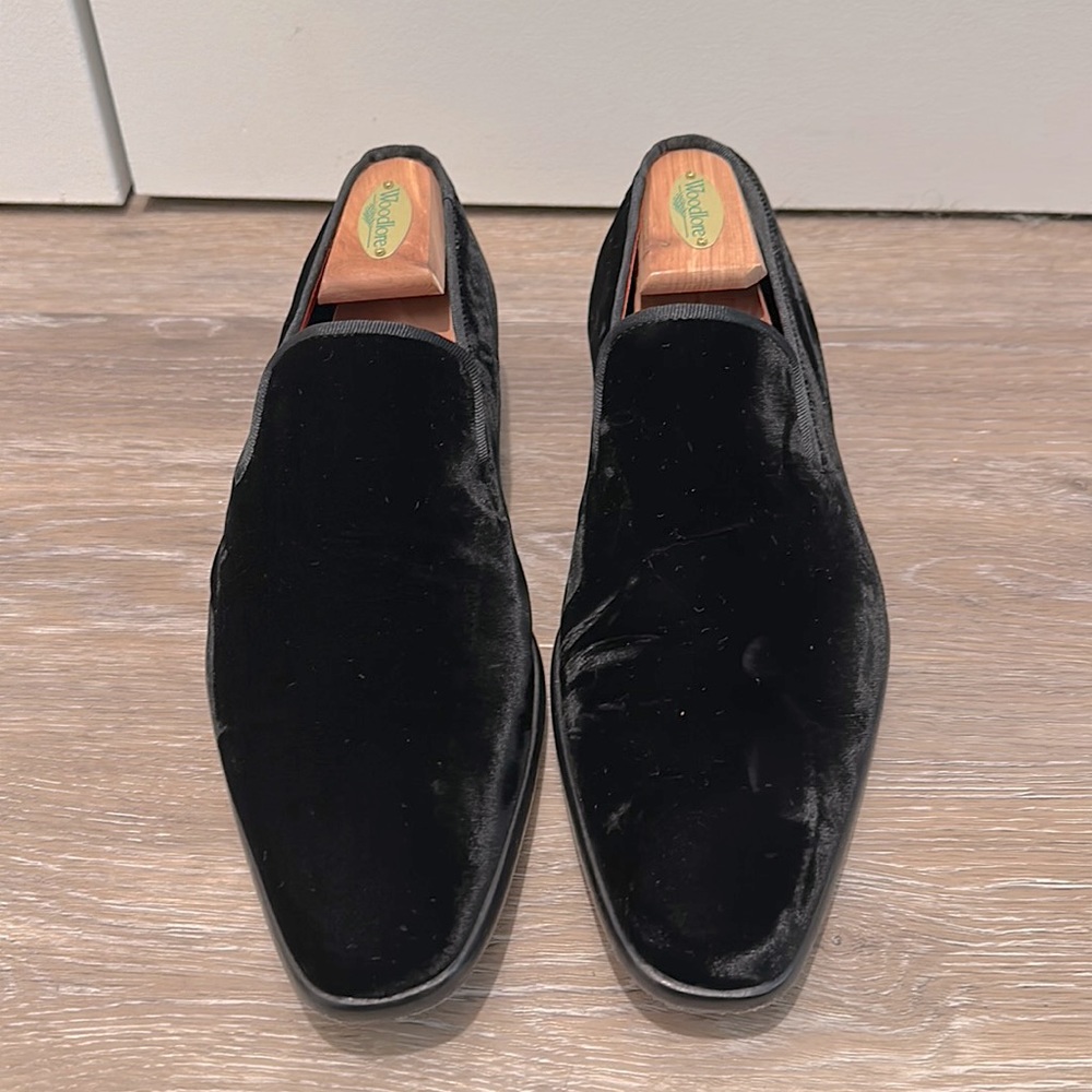 EUC Magnanni Mens velvet loafers